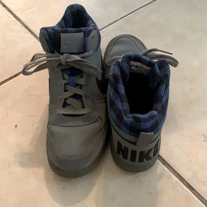 Nike shoes gray and blue plaid (Like New)